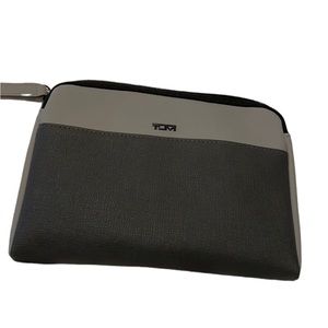 Tumi Grey Nylon Zippered Toiletry Bag. NEW.